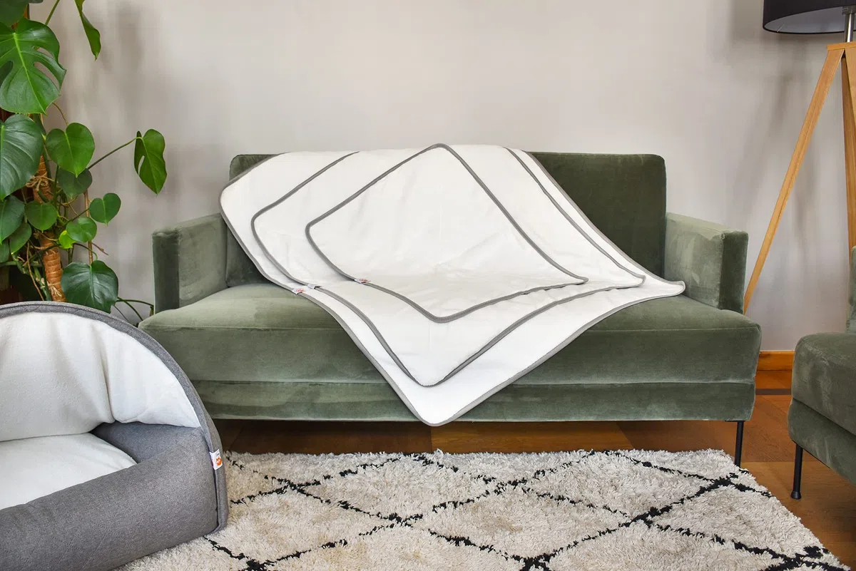 Sleepy Fox® Snuggle - Manta para Gatos y Perros con Forro Polar Sherpa (60 x 80 cm), Color Beige