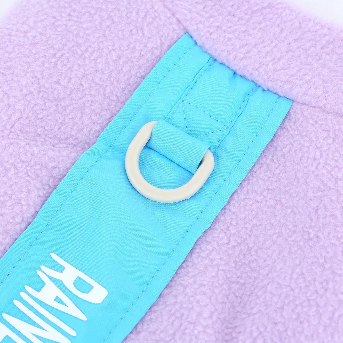 Pijamas de Forro Polar para Perros pequeños, Mono de Cachorro con Anillo en D y Letra Impresa, Suave Jersey de Cuatro Patas Pjs Acogedor Invierno otoño Ropa de Dormir para Mascotas Chihuahua Yorkie