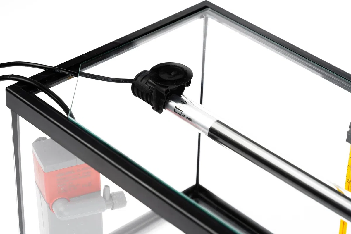 Acuario Cristal con Marco Negro 20 L. Kit Completo (XIL)