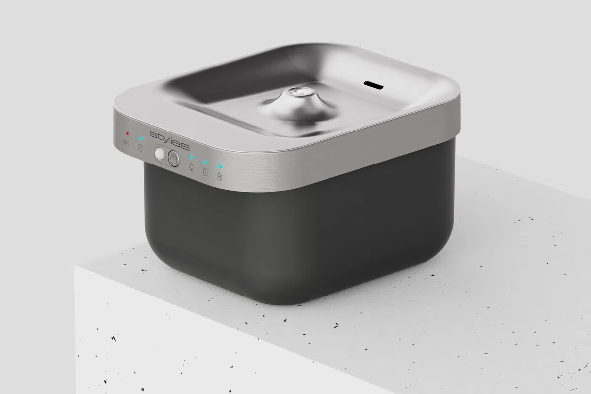 Fuente inalámbrica para gatos, 2,5 L, batería de 5000 mAh, detector de movimiento, para perros y gatos, con bandeja de acero inoxidable, color gris oscuro y plateado