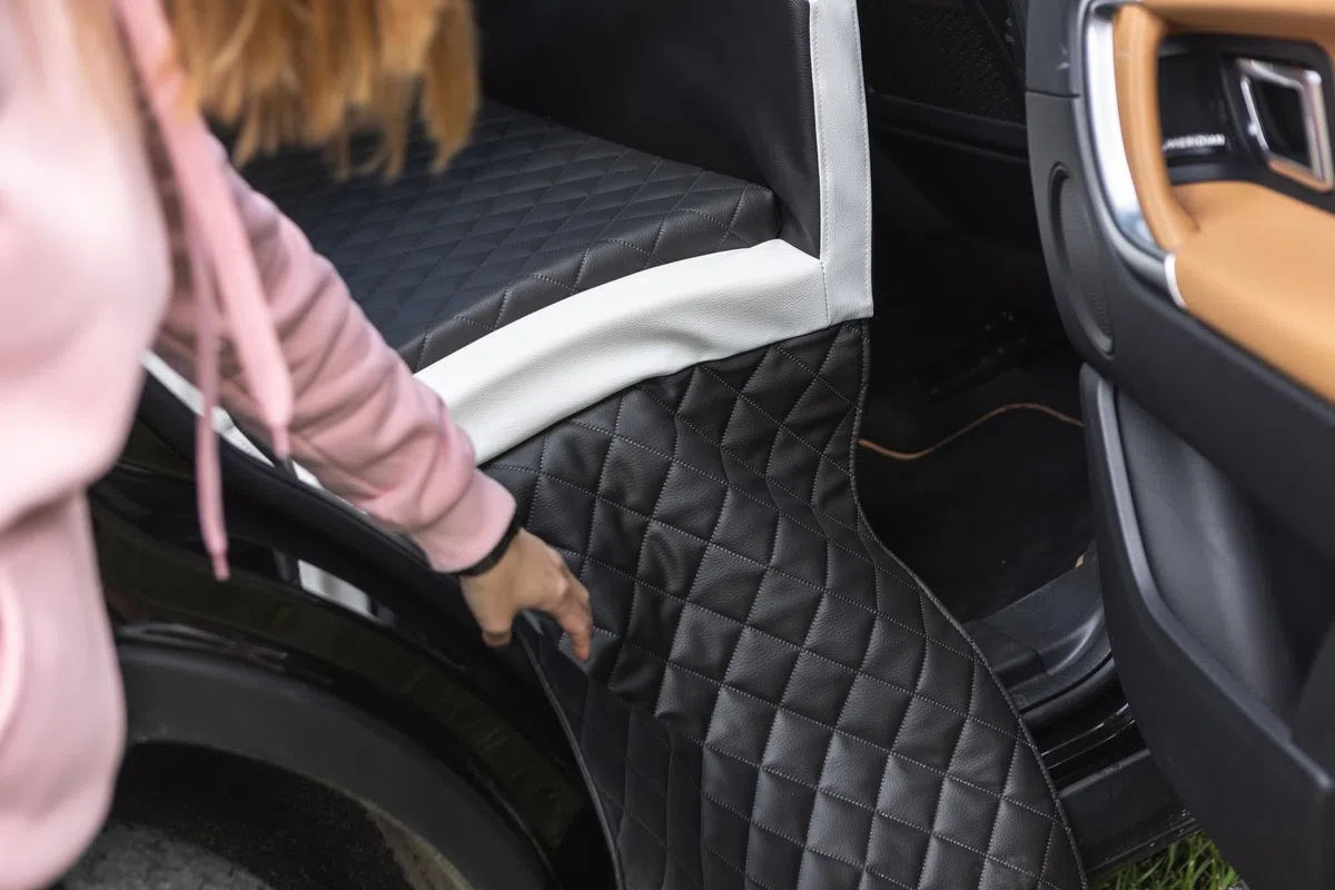 Velinda Transportín Cama para el Asiento Trasero, de Coche para Perros, colchón 55x70 cm (Color: Negro)
