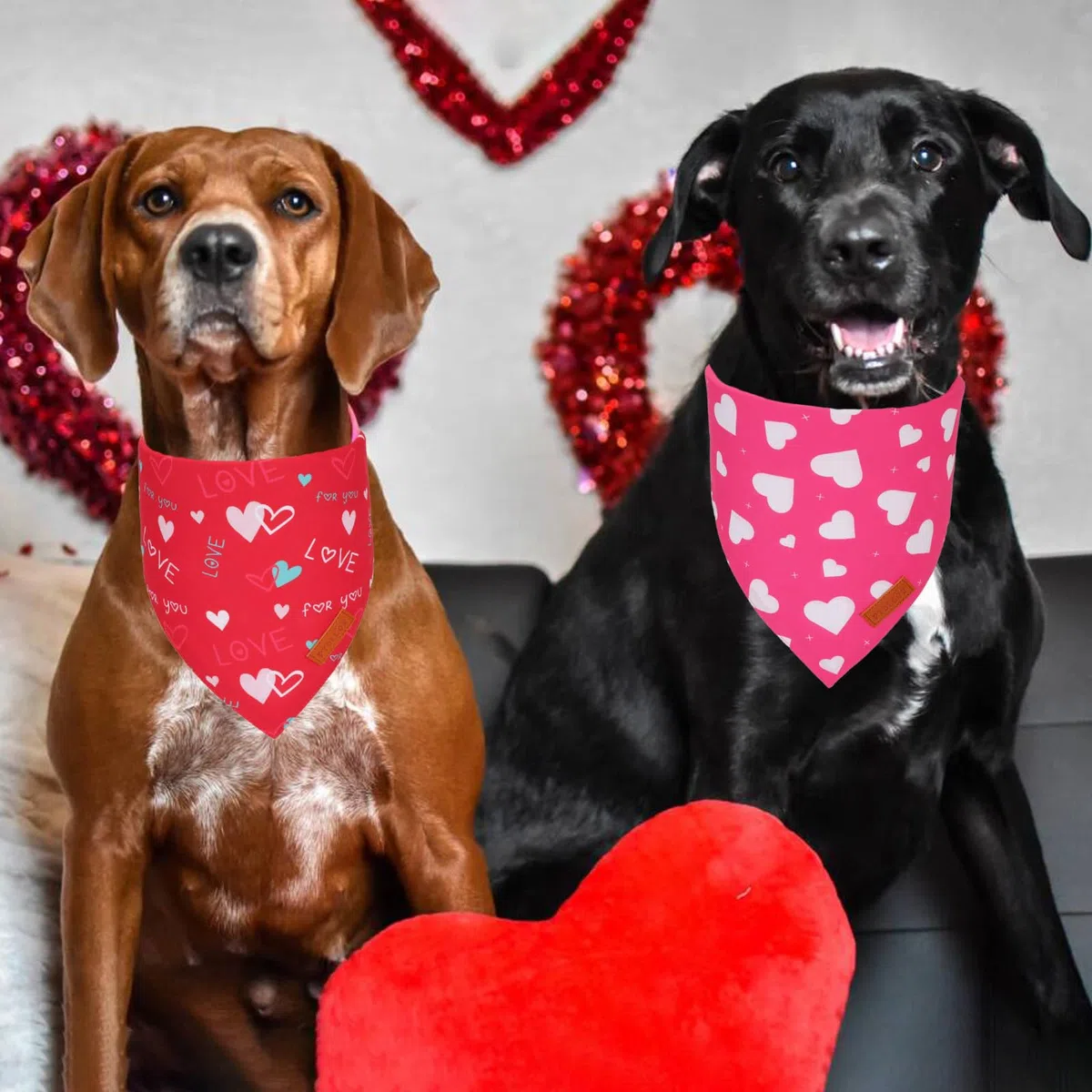 PTDECOR Pañuelo para perro para el día de San Valentín, pañuelo reversible con corazón rojo y rosa, pañuelo triangular para perros grandes y extragrandes (día de San Valentín, 1, XL)