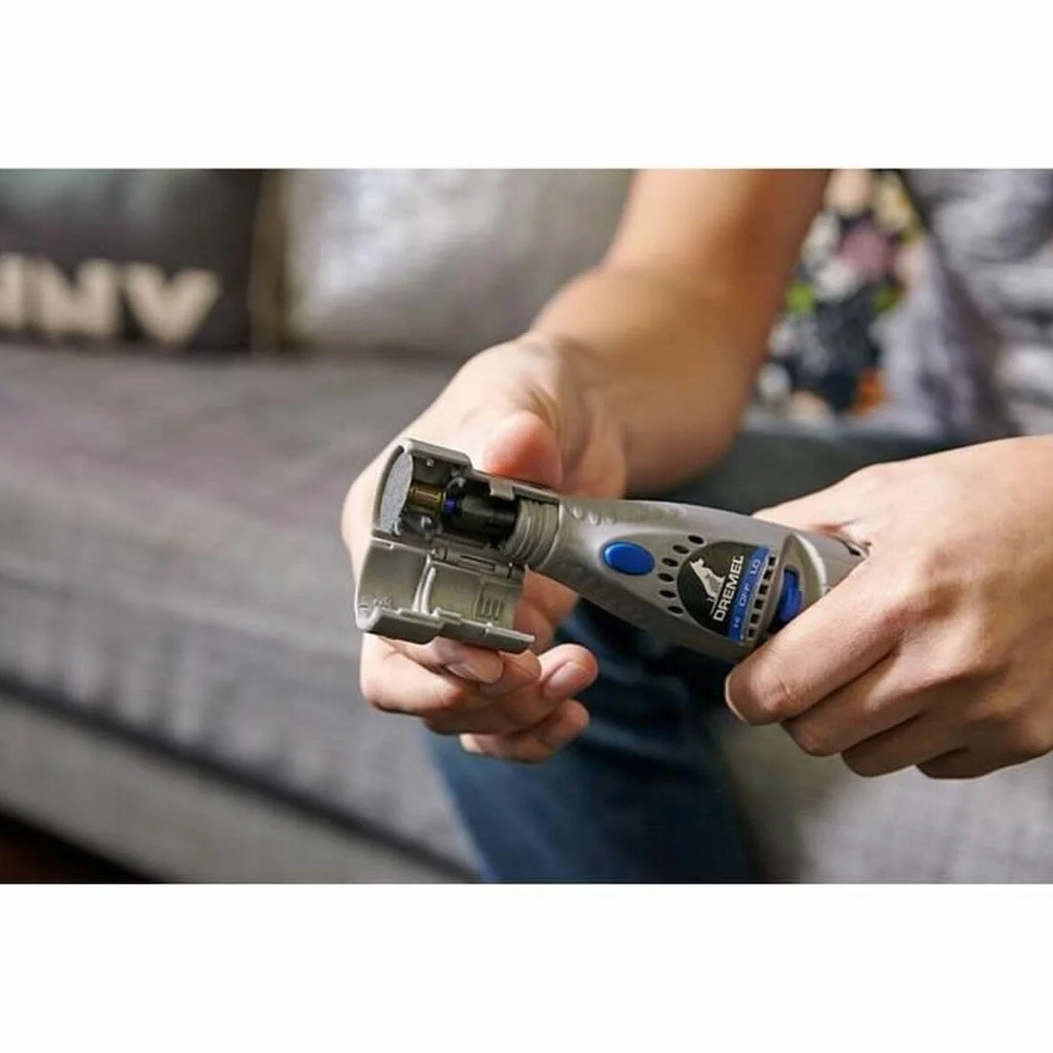 Dremel 7020 PGK Lima de Uña Eléctrica para Mascotas, Amoladora para Perros a Batería de 6V, Velocidad Variable, incluye Mandril y 4 Discos de Lija, Cabezal Protector y Profundidad de Corte Ajustable