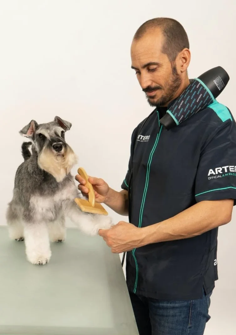 ARTERO Snake. Secador Manos Libres portátil Ideal para Estirar el Pelo de Perros y Gatos de Manera fácil e intuitiva obteniendo el Mejor estirado.
