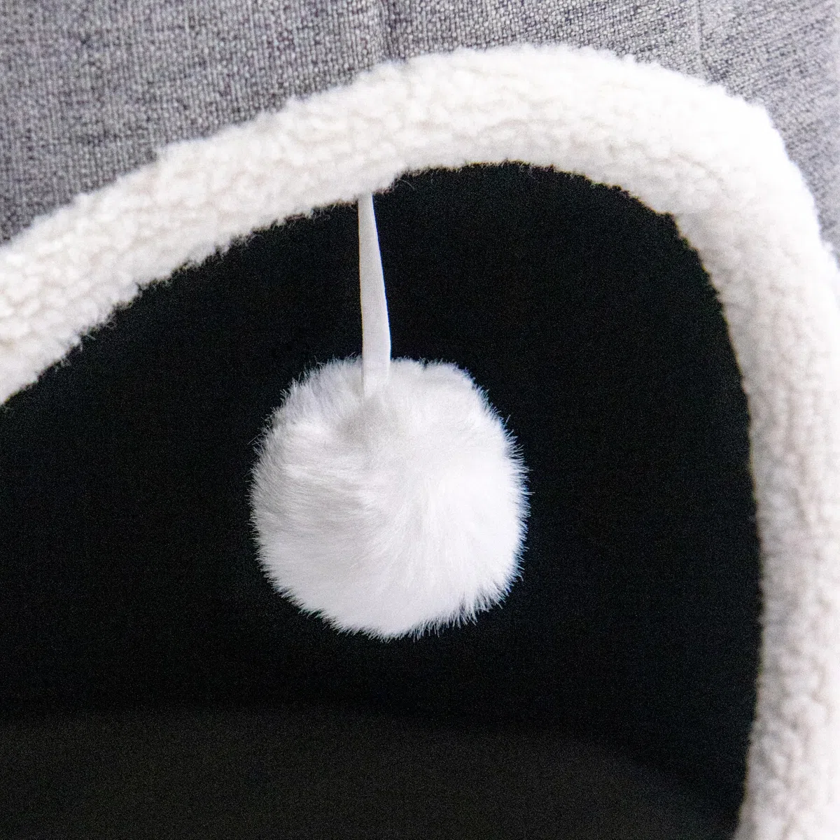 Casa para gatos con pelota de juego, 38 x 38 cm, plegable, con tabla para rascar y cojín de peluche, color gris