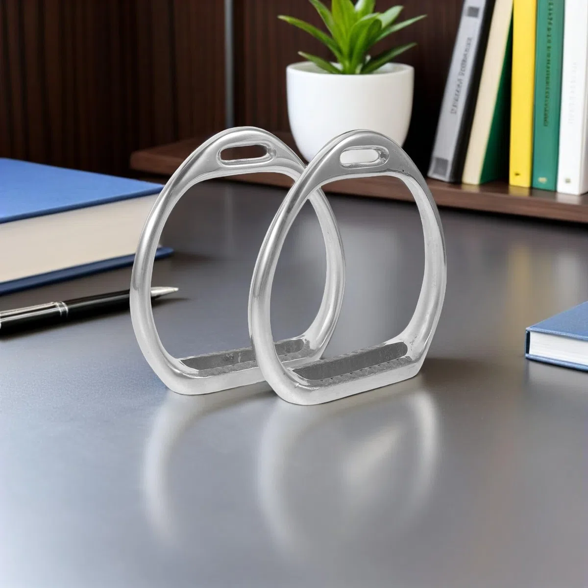TOYANDONA Estribos de Seguridad para Montar a Caballo 1 Par de Acero Inoxidable Plateado Estribos Ingleses Equipamiento Ecuestre para Adultos y Jóvenes Diseño Antideslizante para Equitación