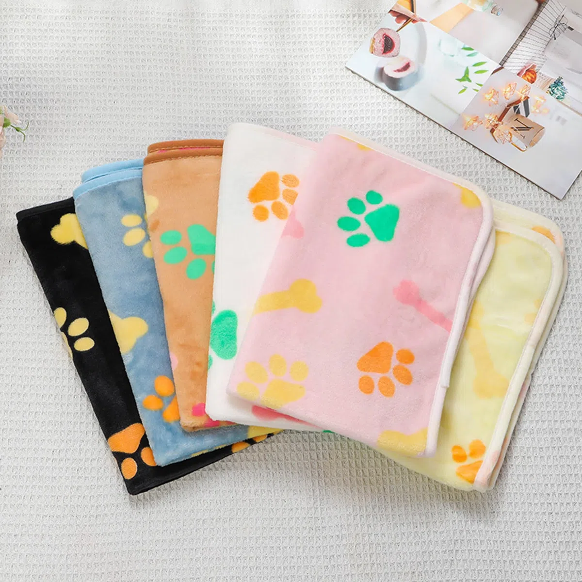 Paquete de 2/4 mantas lavables para perros, mantas de gatos y cachorros, lindas mantas con estampado de patas, tapete para sofá, cama, coche, mantas cálidas para mascotas para perros y gatos