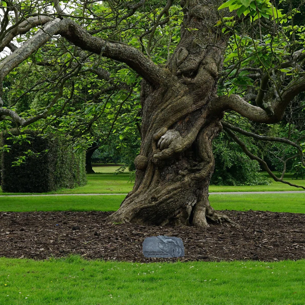 Lápida de Ángel Piedra Conmemorativa y Estable para Mascotas de Resina para Homenaje Hogar o Jardín