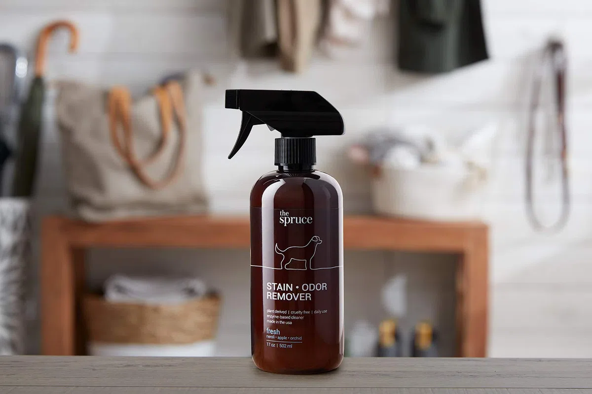 The Spruce Removedor de manchas y olores para mascotas, limpiador a base de enzimas derivado de plantas para orina de perros y gatos, heces, vómito, etc. Seguro y eficaz en azulejos, madera dura,