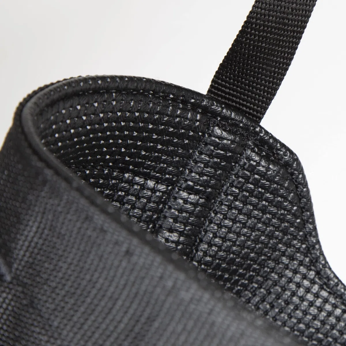 Shires - Bozal de Nailon para Hierba, Color Negro