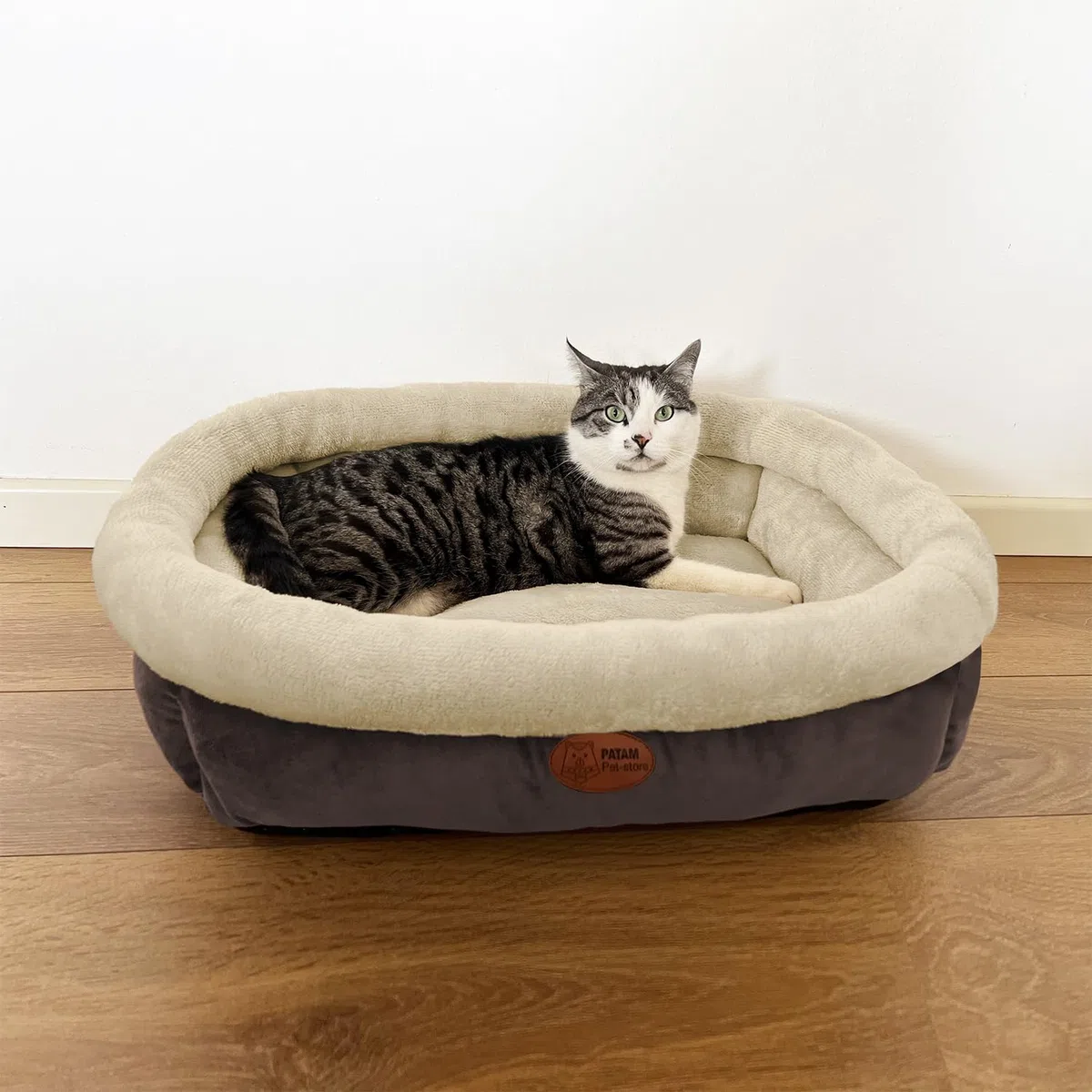 PATAM Cama para Perros y Gatos para Interior, Suave y Antideslizante, Funda Lavable a máquina - Kira Beige, Medium 61 x 56 x 20 cm