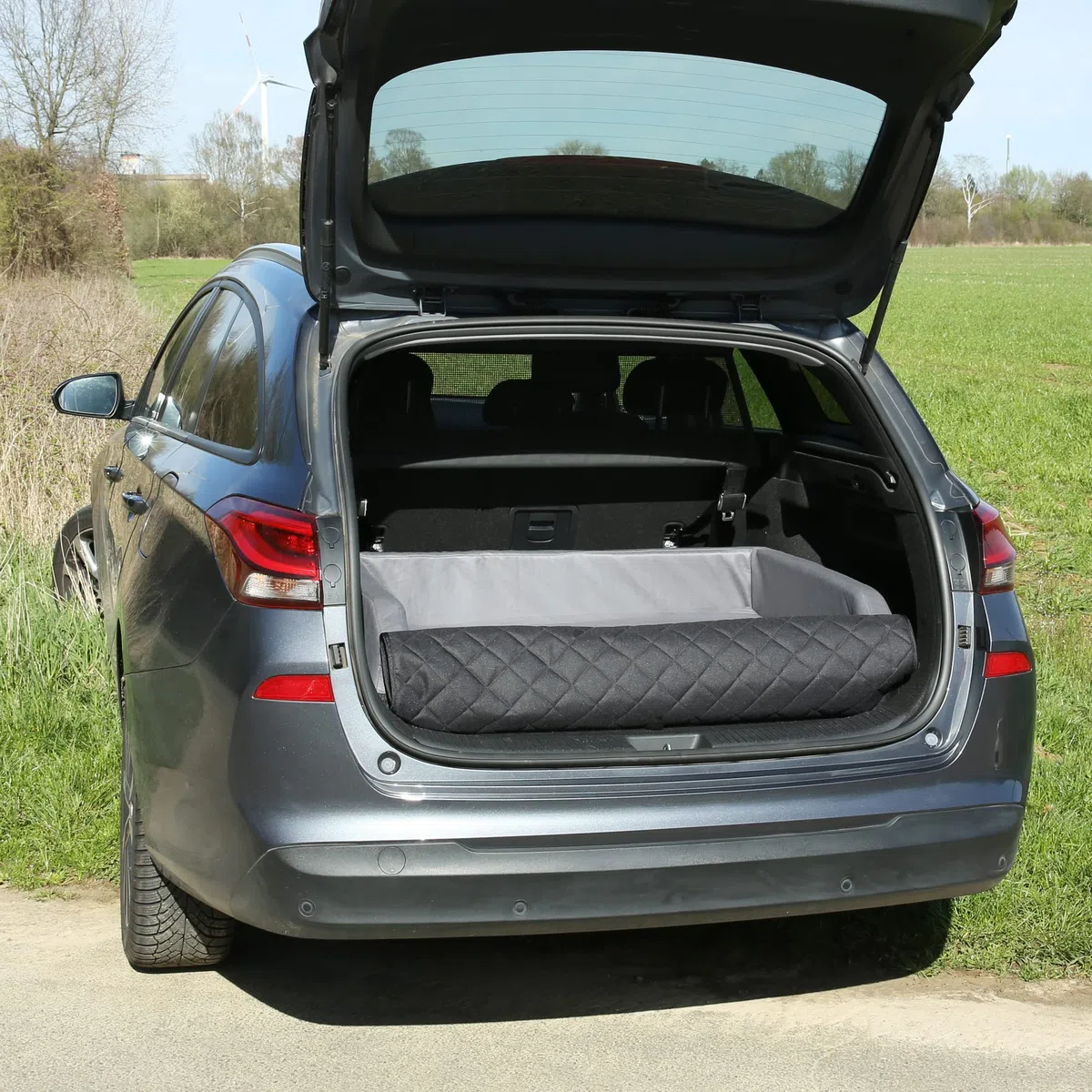 Your GEAR Termoli 100 x 70 cm - Cama para Perros de Coche Con Protección para el Borde de Carga, Cesta y Alfombrilla para Maletero, Cama de Viaje